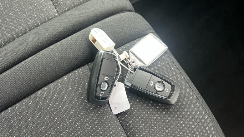 Ford Tourneo Custom 340 L2 Petrol Fwd 2.5 PHEV 232ps H1 Zetec 8 seater Auto